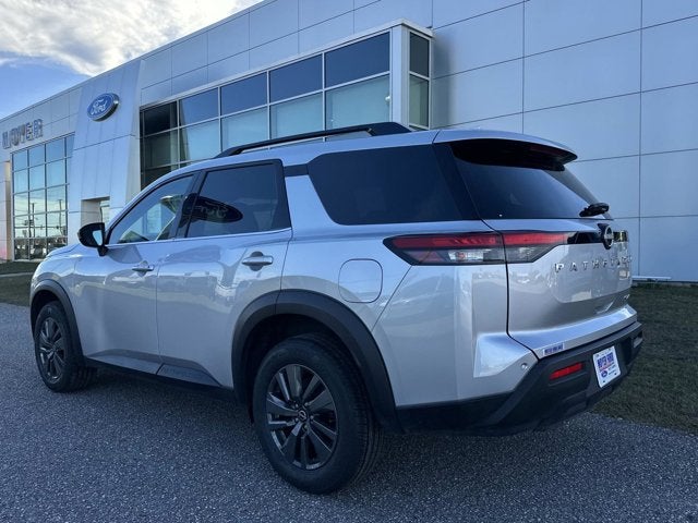 2024 Nissan Pathfinder SV