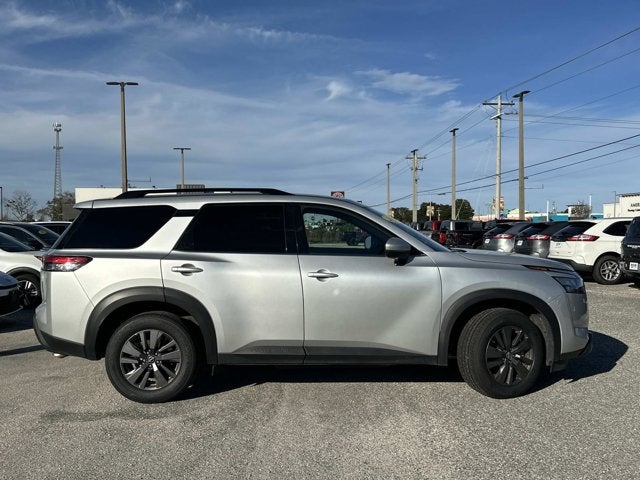 2024 Nissan Pathfinder SV